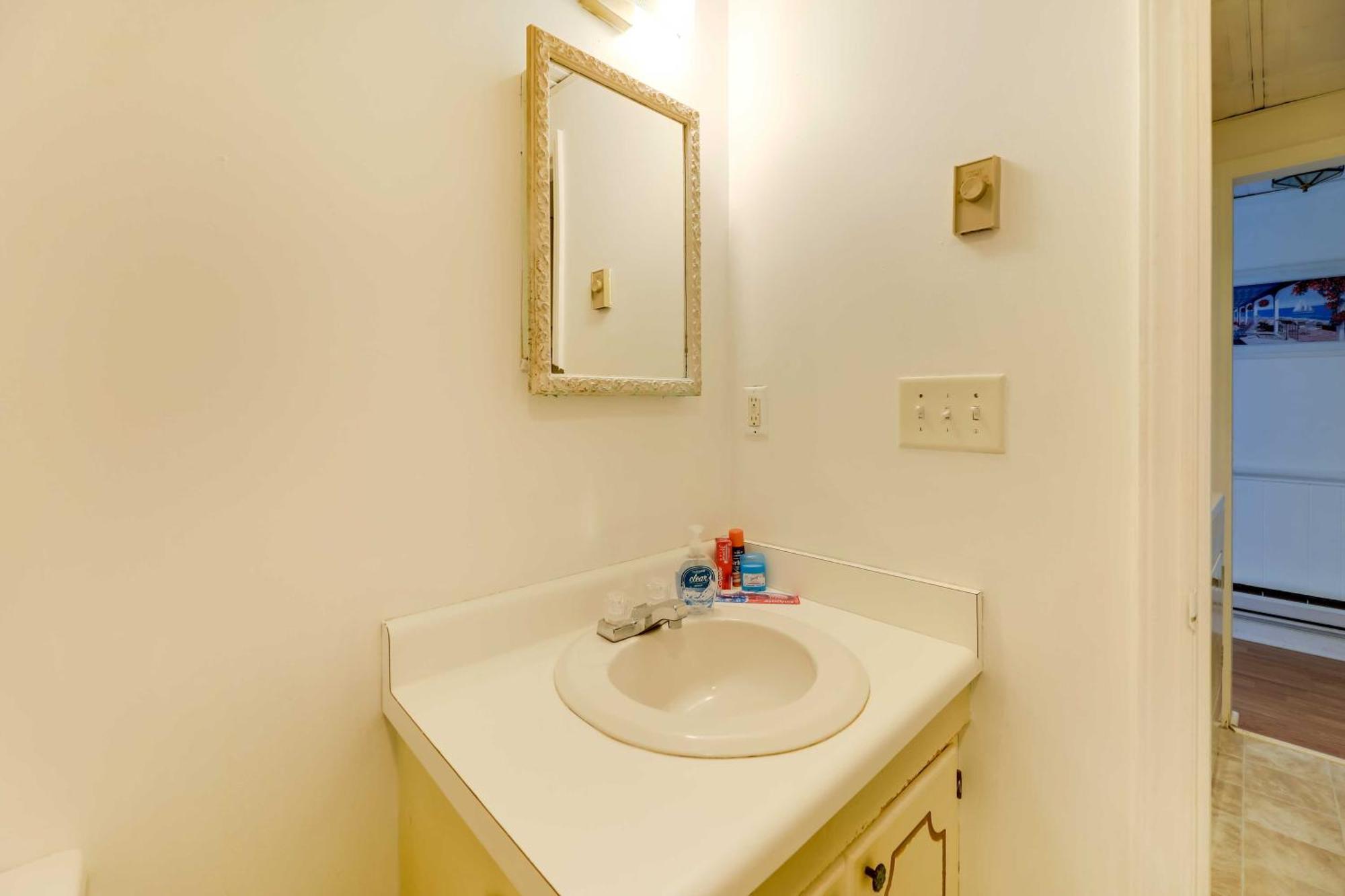 Hannahs Place - Quaint And Cozy Apt By The Beach! Emerald Isle Eksteriør billede